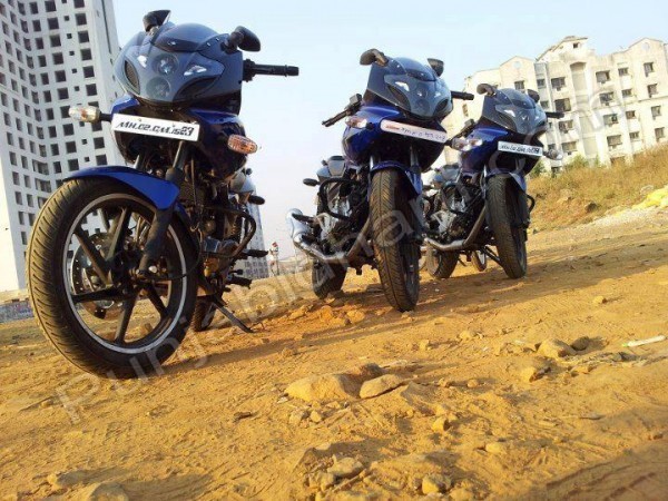 bajaj pulsar 220cc.jpg (155 KB)